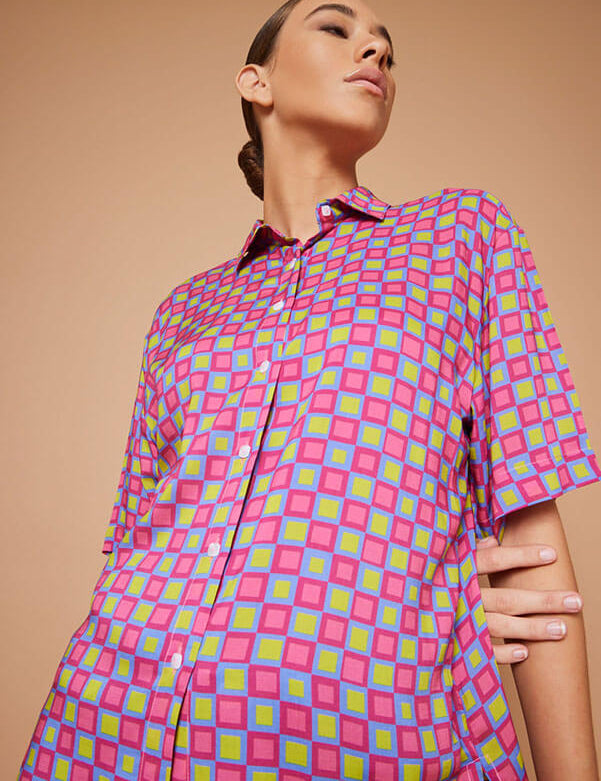 Camicia maniche corte mezze maniche  donna particolare, colori verde azzurro fucsia estiva, fantasia geometrica