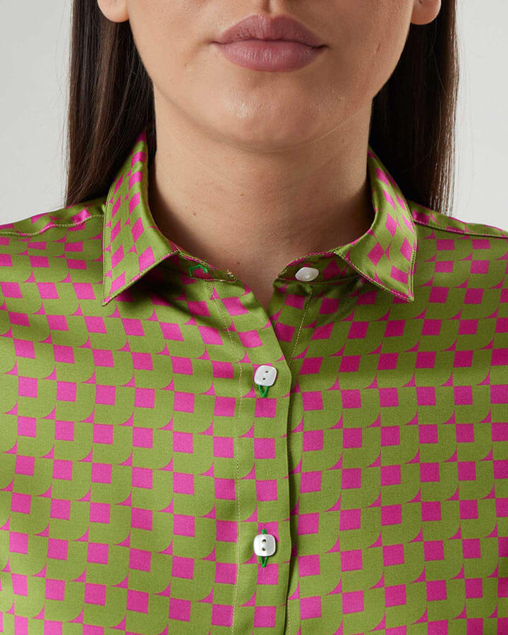Camicie donna colorate particolari eleganti colori vivaci fantasie colorate blusa seta cotone grafiche disegni Colourful women's shirts elegant unique bright colours colourful patterns silk cotton blouse graphic designs