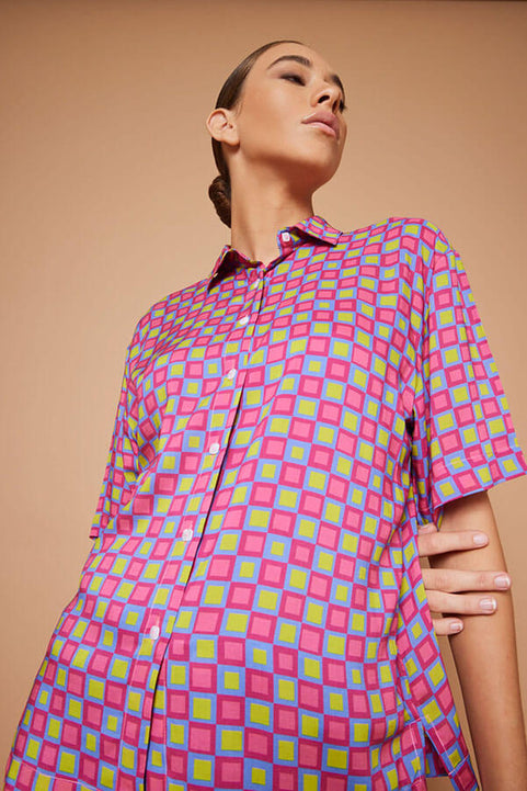 Camicia Donna A Maniche Corte In Maglia Testurizzata, Girocollo Tinta Unita. Morbida Ed Elegante, Perfetta Per L'ufficio O Per Un Look Casual Chic.