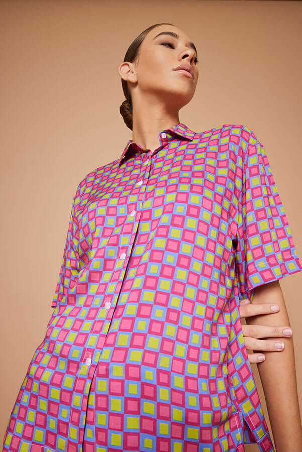 Camicia maniche corte mezze maniche  donna particolare, colori verde azzurro fucsia estiva, fantasia geometrica