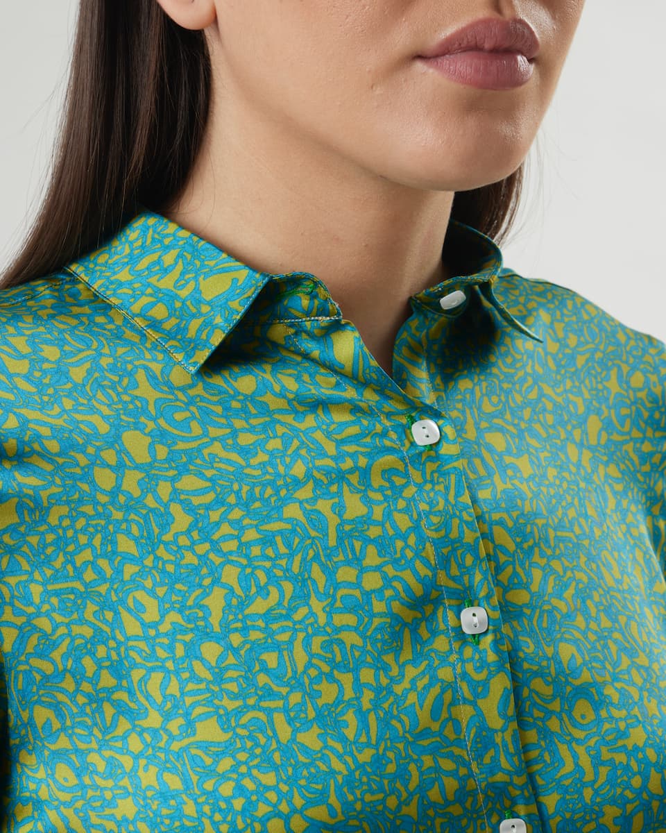 Camicia verde per donna elegante particolare