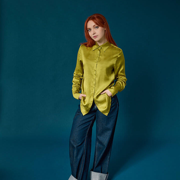 camicia blusa verde brillante in satin di viscosa particolare elegante per donna