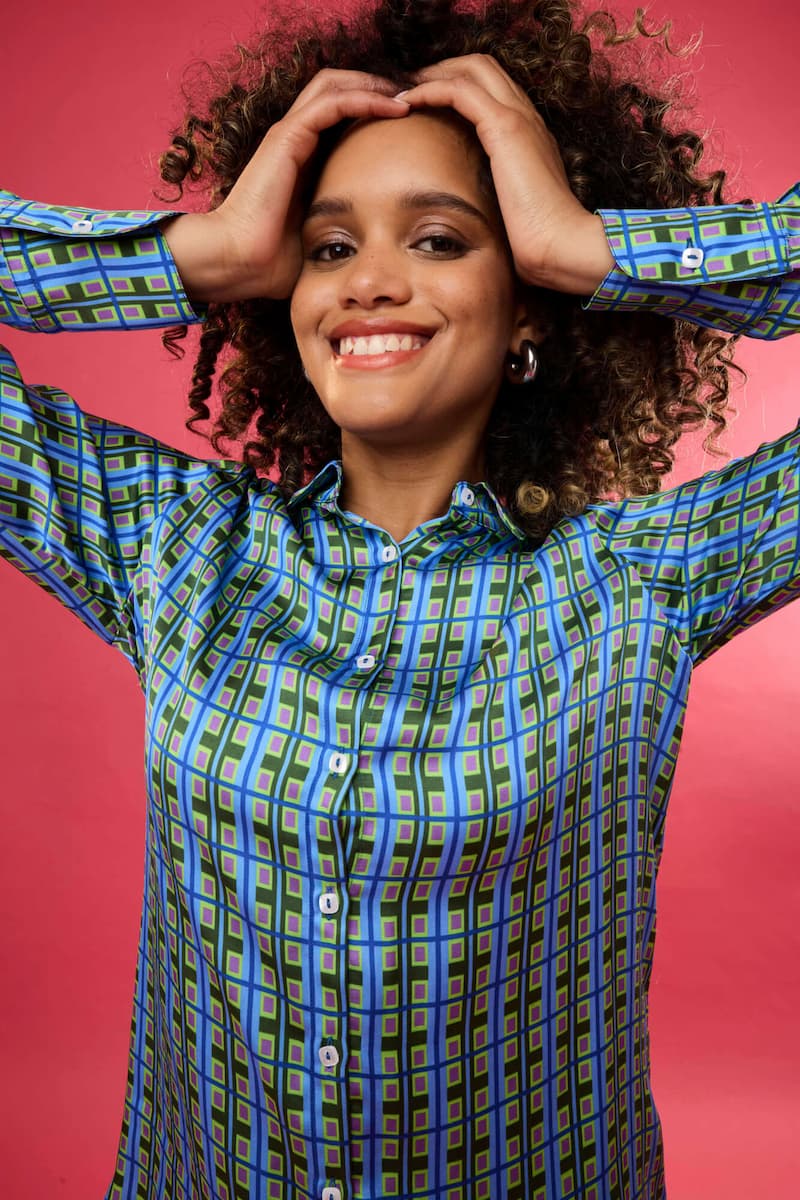 Primula – camicia donna maniche lunghe made in Italy con fantasia verde e azzurra