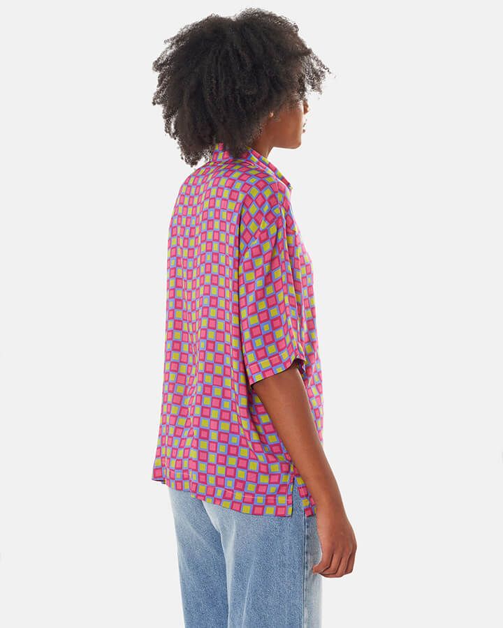 Cherry – camicia donna maniche corte made in Italy con fantasia rosa, fucsia, viola e verde